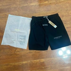 Essential sweat shorts men’s size M